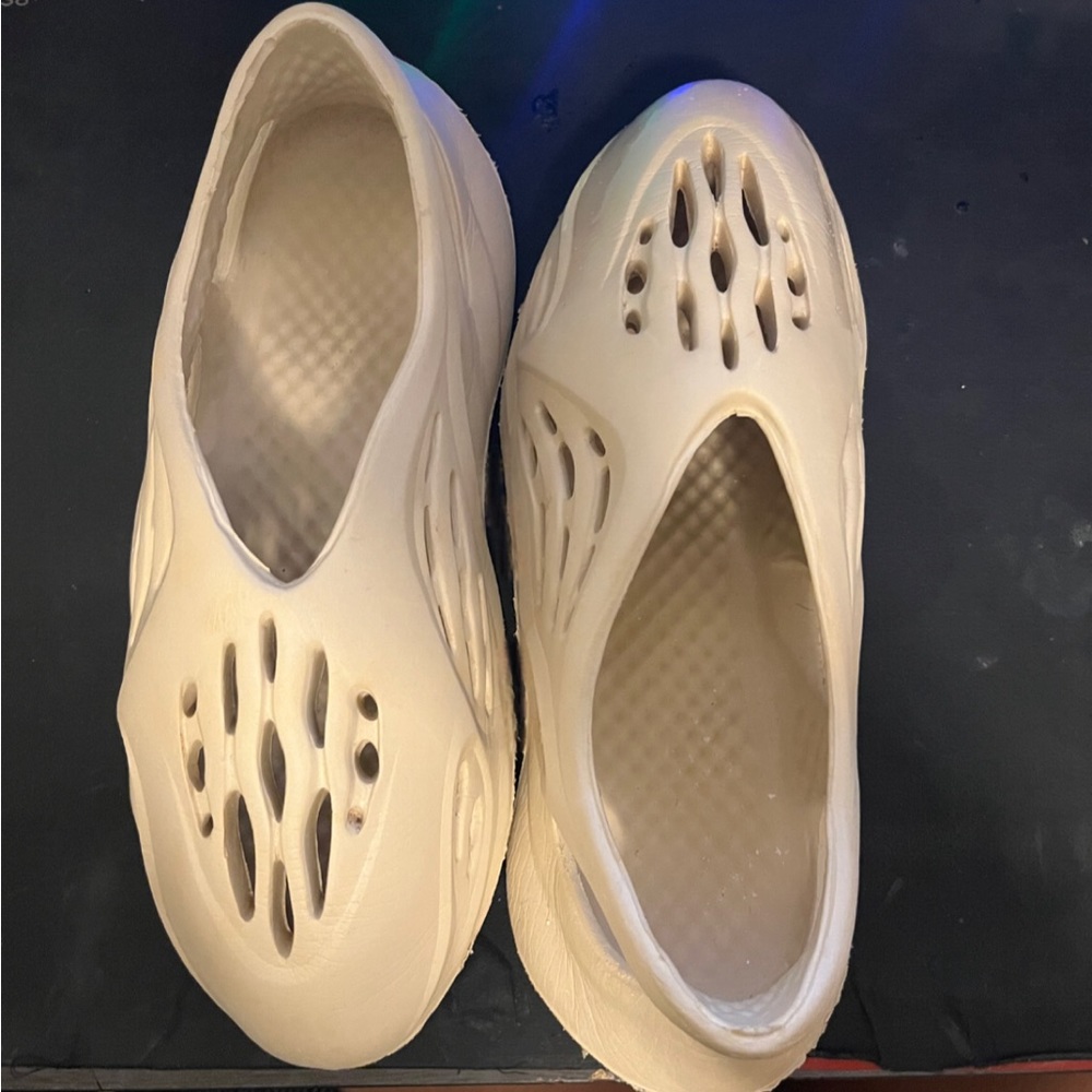 Yeezy Foam Runners {color tan/sand} (FAKE!)
